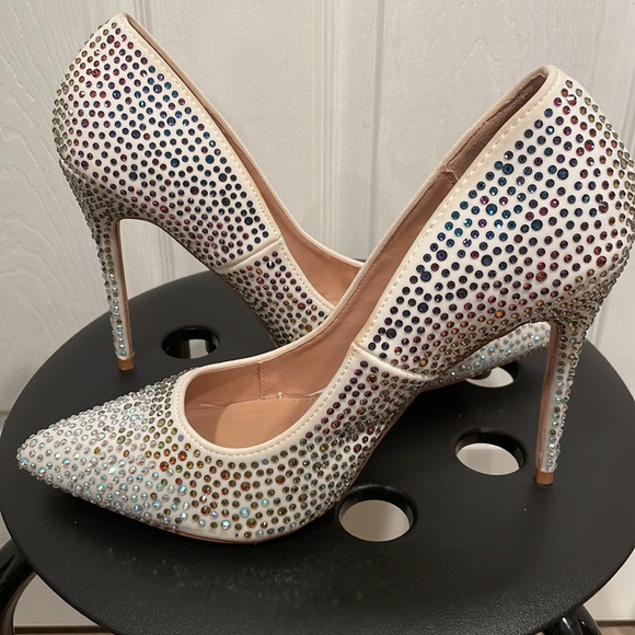 Rhinestone Pumps Size 8.5 - Picture 5 of 9